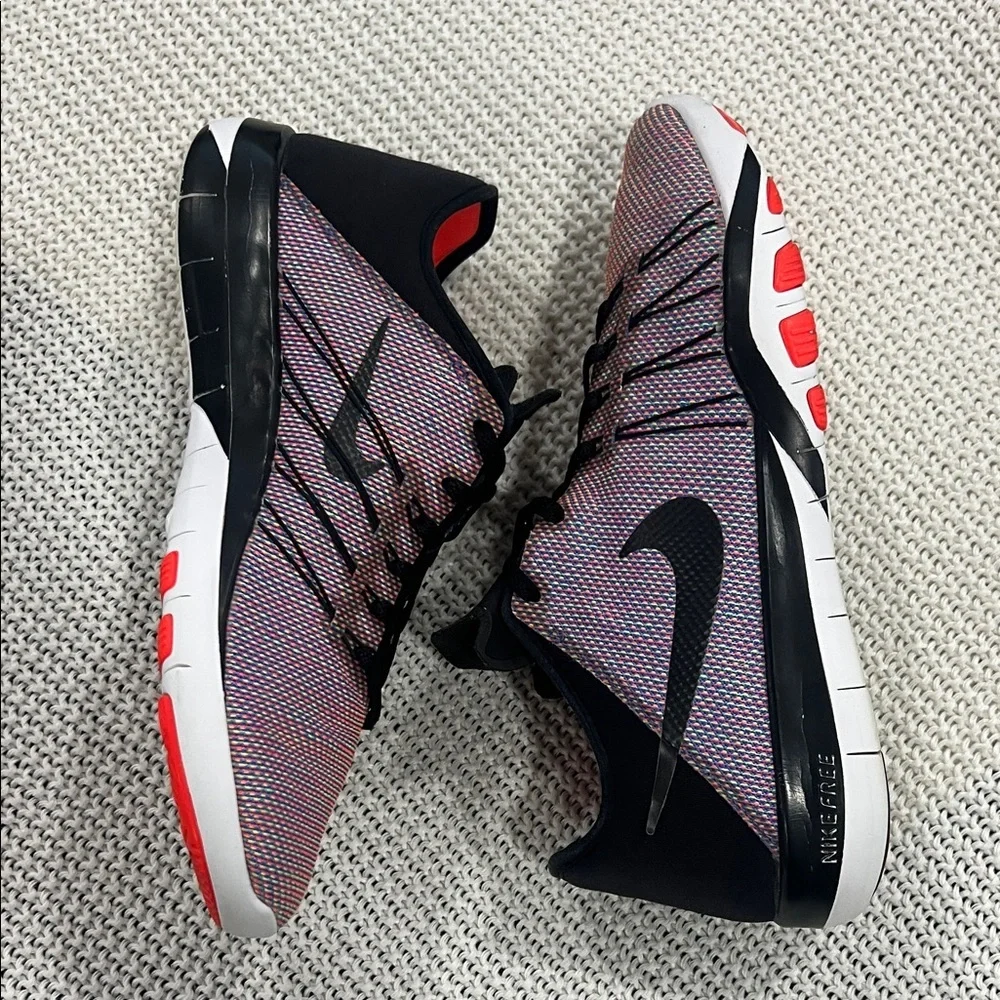Nike Free TR 6 Black and Red Sneakers